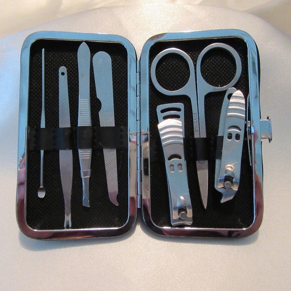 New Manicure set in hard case- Pick one - Picture 5 of 7